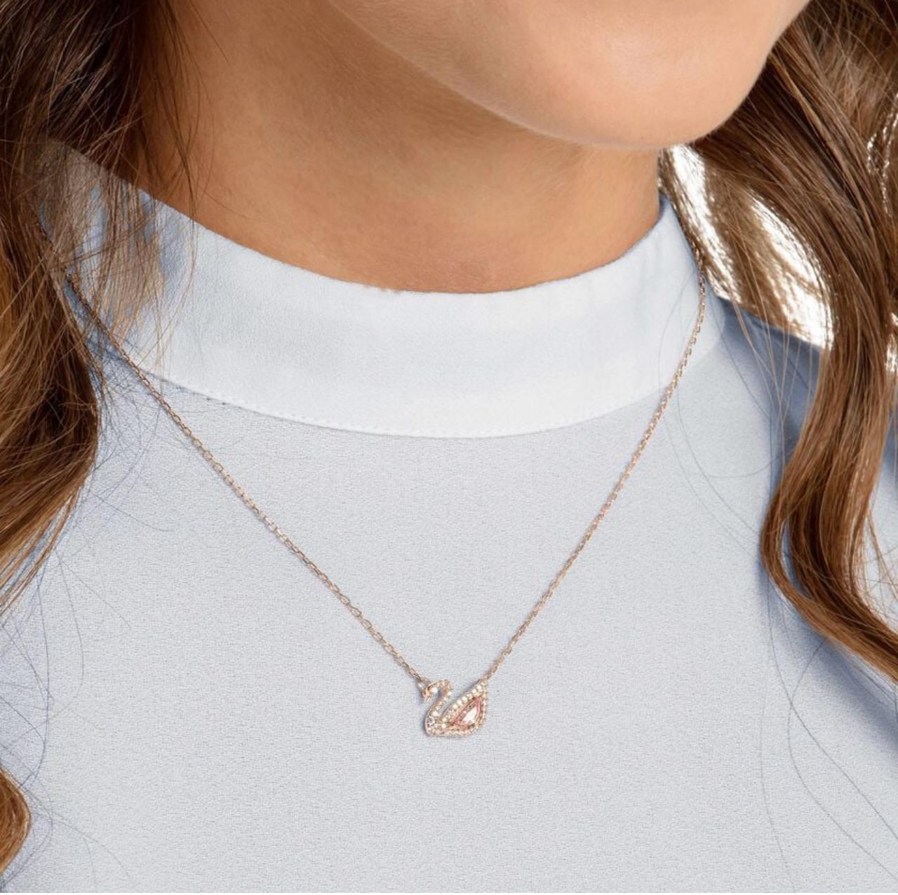 S.WAROSKI SWAN NECKLACE (ROSE GOLD PLATED)