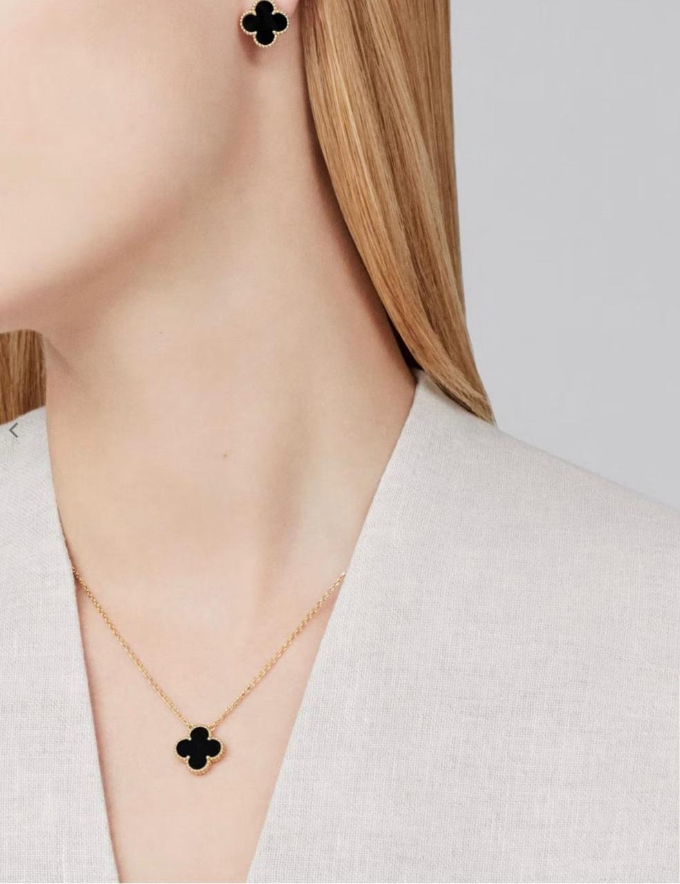 VAN CLEEF NECKLACE SINGLE CLOVER