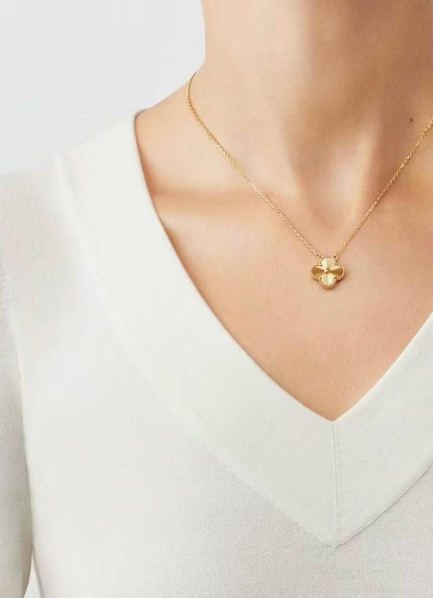 VAN CLEEF NECKLACE SINGLE CLOVER